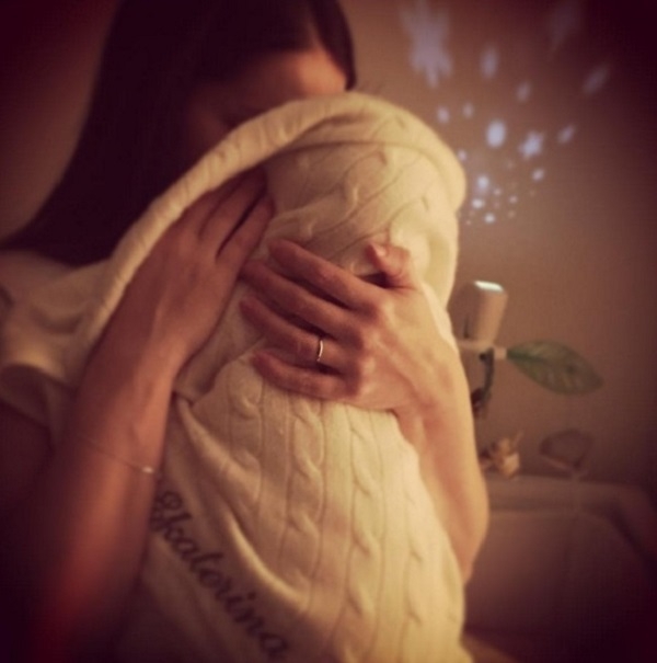 Марина Александрова впервые показала свою маленькую двухмесячную дочь