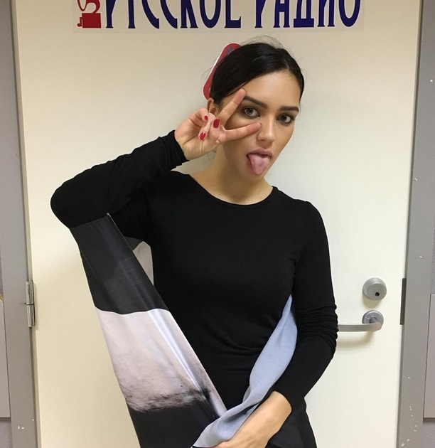 Ольга Серябкина удивила неудачным макияжем на студии Русского радио