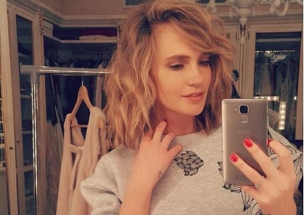 Глюкоза (Наташа Ионова) вышла в свет в «беременном» платье Глюкоза (Наташа Ионова) вышла в свет в «беременном» платье