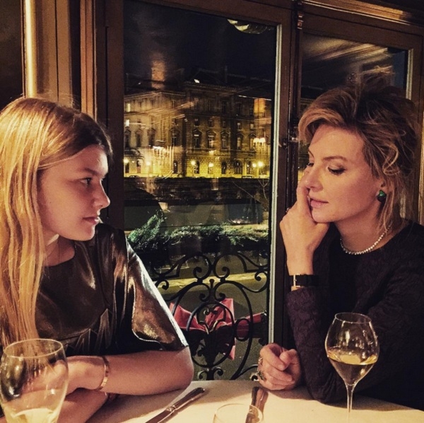 Рената Литвинова показала фото без макияжа