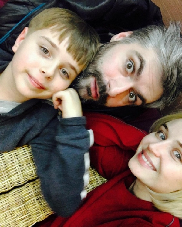 Полина Гагарина показала милое семейное фото с мужем и сыном