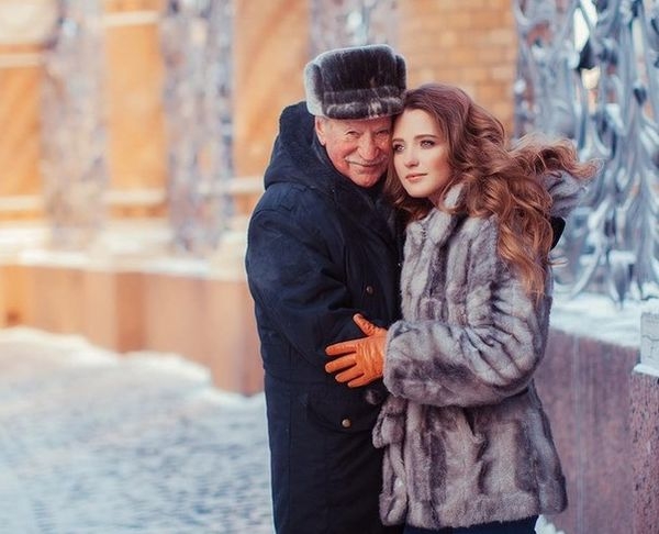 85-летний Иван Краско и его 25-летняя супруга Наталья снялись в романтической фотосессии 85-летний Иван Краско и его 25-летняя супруга Наталья снялись в романтической фотосессии