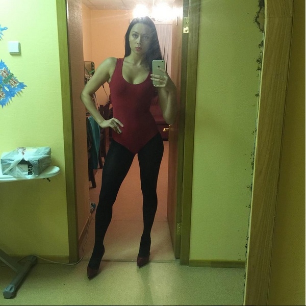 Настасья Самбурская продемонстрировала свои женственные формы