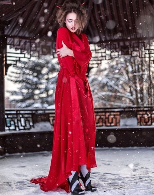 Алена Водонаева порадовала поклонников стильной фотосессией в образе гейши