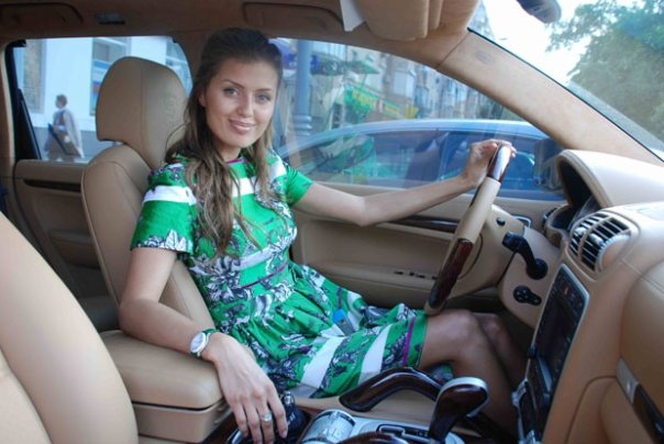 Виктория Боня удалила из блога видео с аварией на Porsche Cayenne