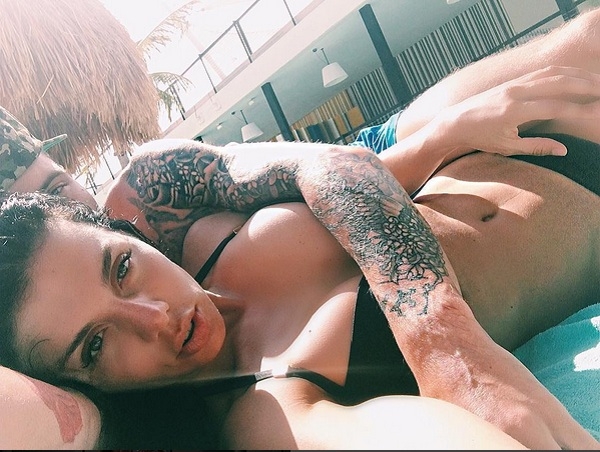 Анна Седокова опубликовала интимные фотографии с возлюбленным