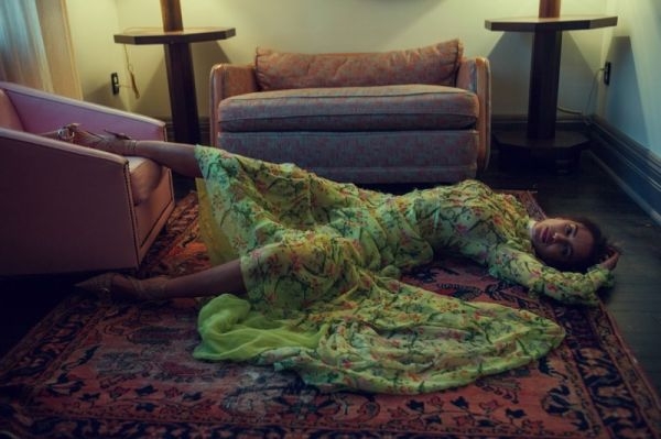 Ирина Шейк снялась в пикантной фотосессии для журнала Vogue