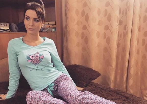 Александра Гозиас пожаловалась на жуткие синяки