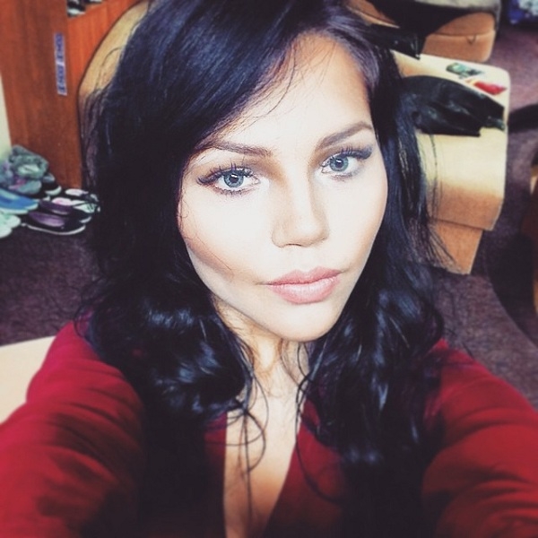 Камилла Коробейникова заставила фанатов ужаснуться от своего макияжа