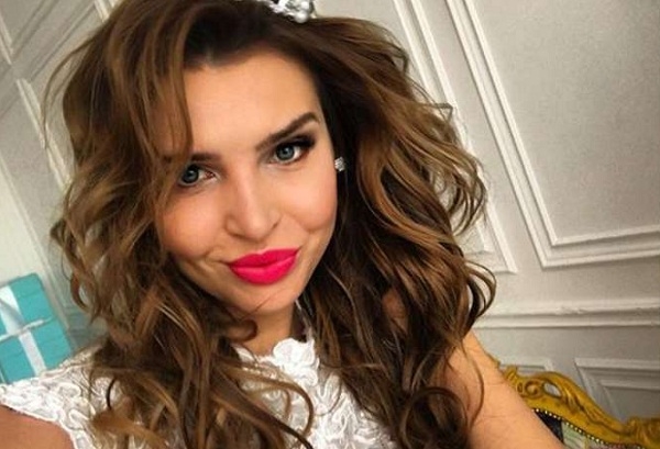 Элла Суханова показала безвкусный наряд