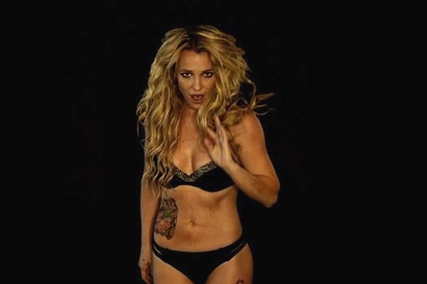 Бритни Спирс порадовала поклонников эротическим домашним видео