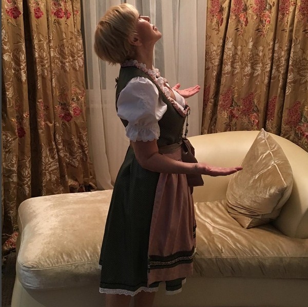 Любовь Успенская повеселила фанатов, надев национальный австрийский костюм