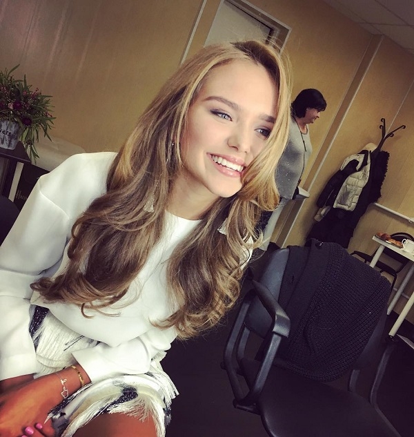 Стефания Маликова превращается из прелестной девочки в роковую особу