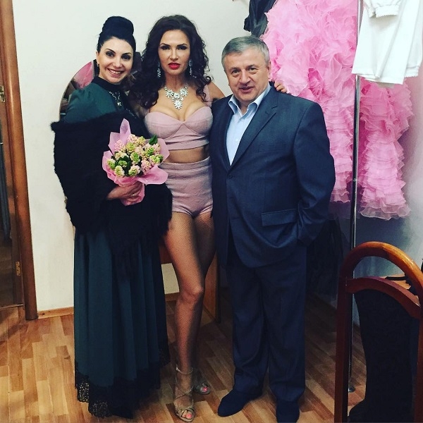Эвелина Бледанс продемонстрировала все недостатки своей фигуры