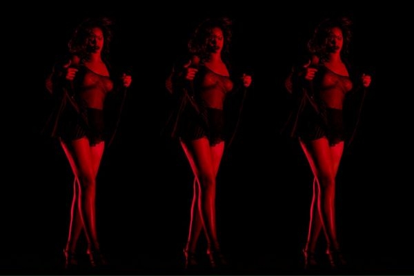 Рианна обнажилась в новом клипе Kiss It Better