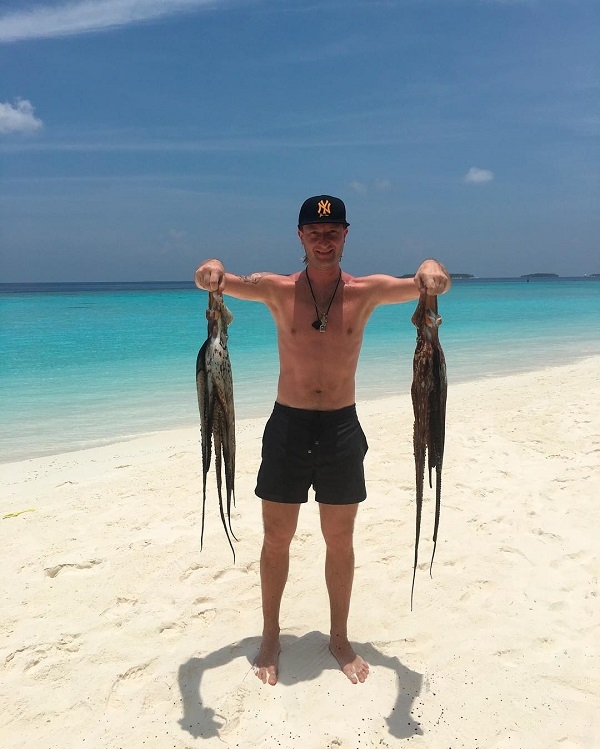 Евгений Плющенко похвастался уловом крупной рыбки