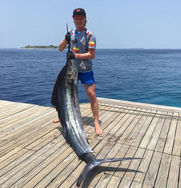 Евгений Плющенко похвастался уловом крупной рыбки