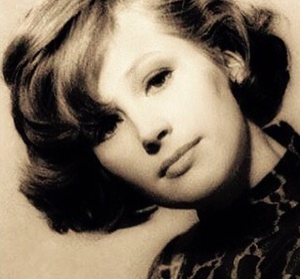 Отмечающая 67-й день рождения Алла Пугачева поделилась снимками из далекой юности