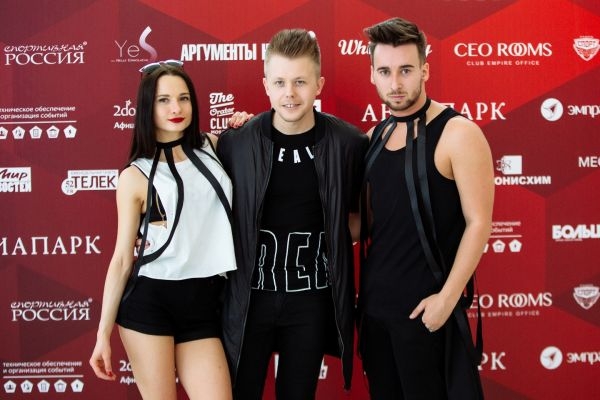 За рекордом Игоря Ким наблюдали самые сексуальные певицы российского шоу-бизнеса