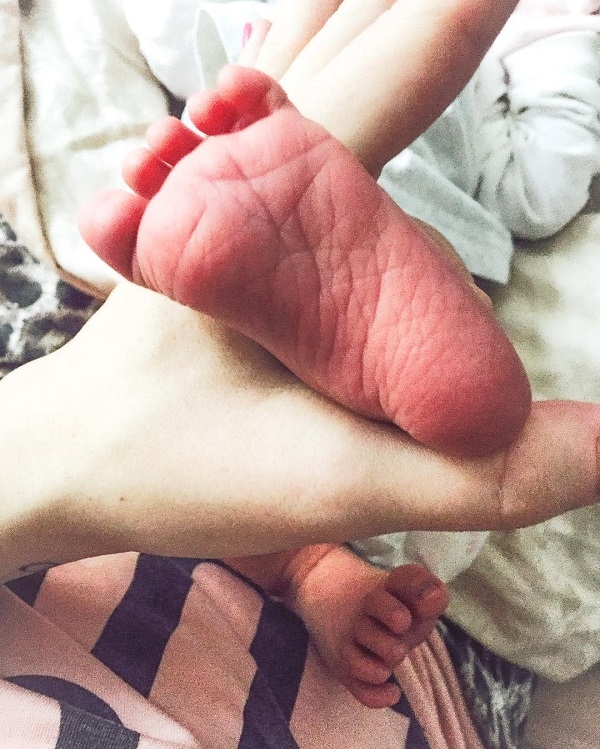 Валерия Гай Германика опубликовала первый снимок своей новорожденной дочери 