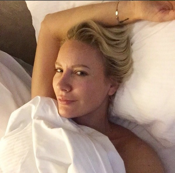 Лена Летучая опубликовала фото в постели и без макияжа