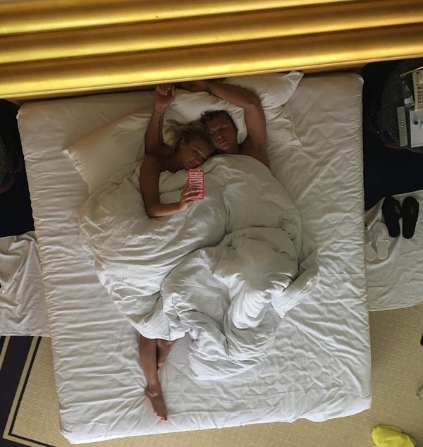Ольга Бузова опубликовала пикантное постельное фото с мужем