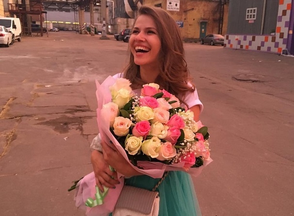 Героиня клипа «Лабутены» Юлия Топольницкая выходит замуж за юмориста Игоря Чехова