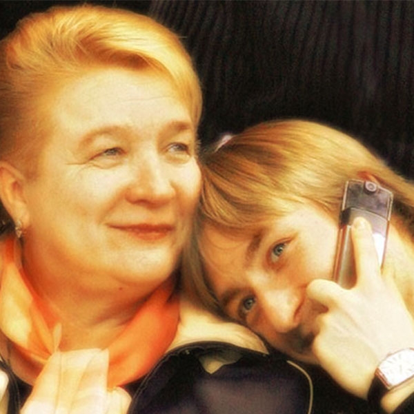 Евгений Плющенко скромно отметил со своими сыновьями год со дня смерти матери Евгений Плющенко скромно отметил со своими сыновьями год со дня смерти матери