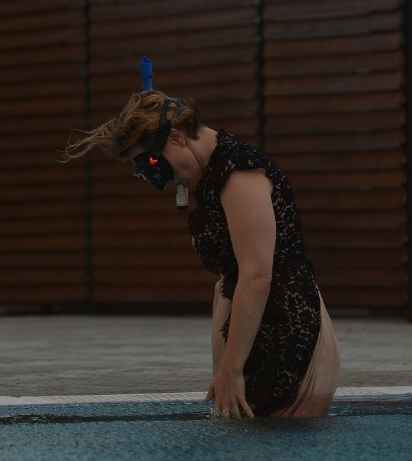 На фестивале «Жара» Анна Седокова купалась в нижнем белье, а Андрей Малахов в смокинге (видео)