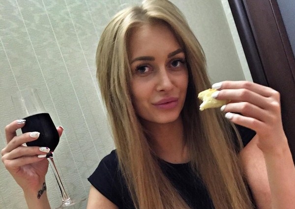 Фанаты посоветовали Кристине Дерябиной отказаться от искусственных волос
