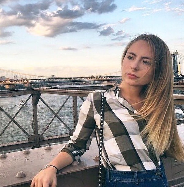 Презентовав клип «Мною дышишь», дочка Татьяны Навки отправилась на концерт Джастина Бибера