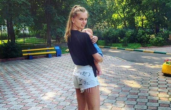 Елена Кулецкая показала 3-месячную дочь