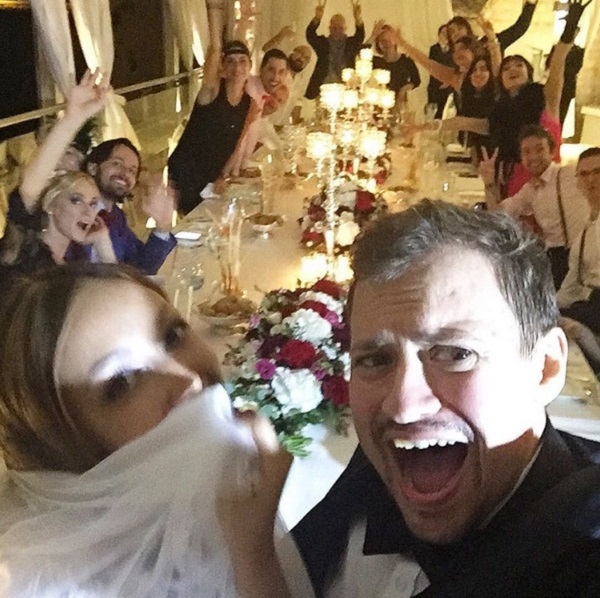 После скромной регистрации брака в Москве, Андрей Гайдулян и Диана Очилова закатили шумную вечеринку в Италии