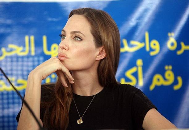 Накануне развода Анджелину Джоли уличили в романе с арабским шейхом, а Брэд Питт окончательно отказался от женщин