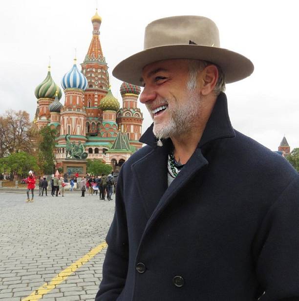 Прилетев в Москву, миллионер Джанлука Вакки променял свою подругу на Анну Калашникову