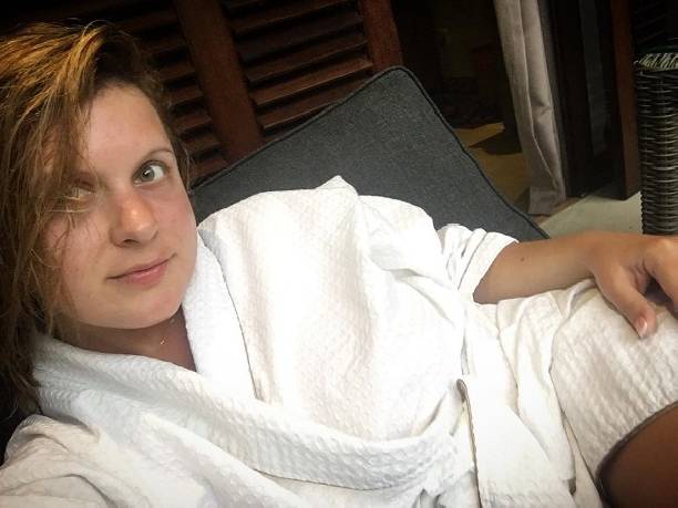 Опубликовав фото в купальнике, актриса Анастасия Денисова круто опозорилась (видео)