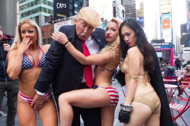 Любителям клубнички удалось рассмотреть обнаженного Дональда Трампа
