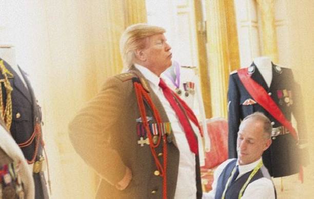 Любителям клубнички удалось рассмотреть обнаженного Дональда Трампа