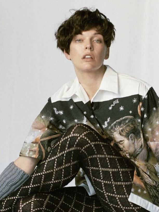 Милла Йовович снялась топлесс в странных позах для журнала Pop Magazine