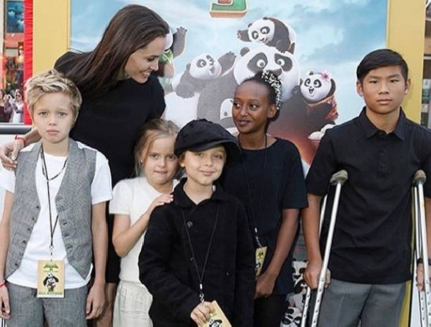 Анджелина Джоли пригласила Брэда Питта в гости