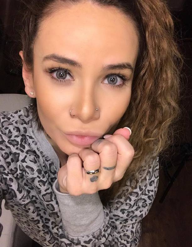 Айза Анохина показала новую внешность