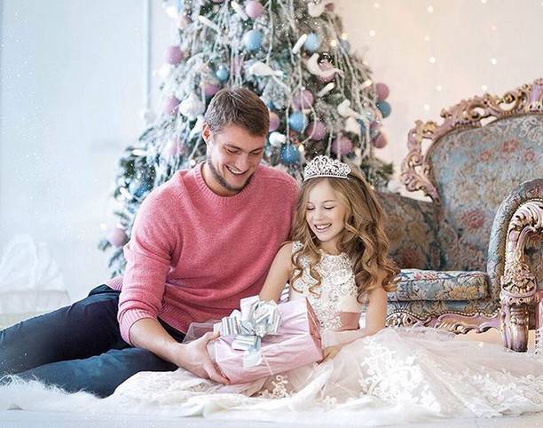 Дочку Александра Задойнова приняли за его новую девушку