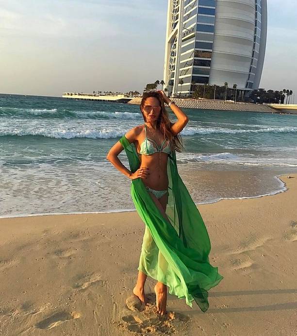 Анна Калашникова показала округлившийся животик и рассказала про свою беременность