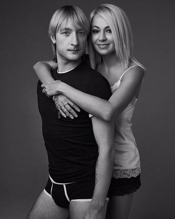 Яна Рудковская и Евгений Плющенко стали моделями в рекламе нижнего белья