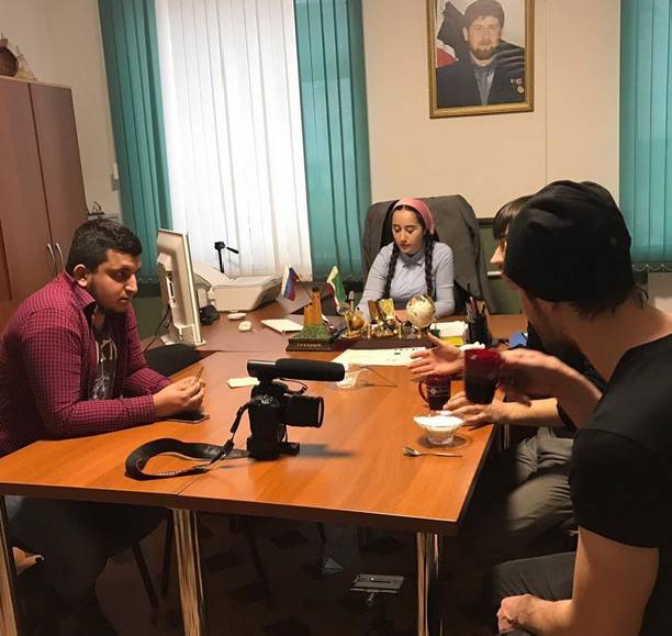 Рамзан Кадыров презентовал звезде «Голос. Дети» автомобиль