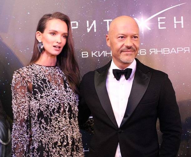 Невеста Федора Бондарчука Паулина Андреева засветила беременный животик