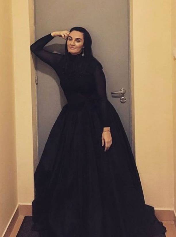 Елена Ваенга безуспешно пытается похудеть