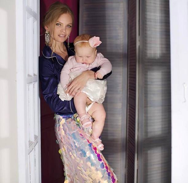 Елена Кулецкая с маленькой дочкой впервые снялись для обложки журнала