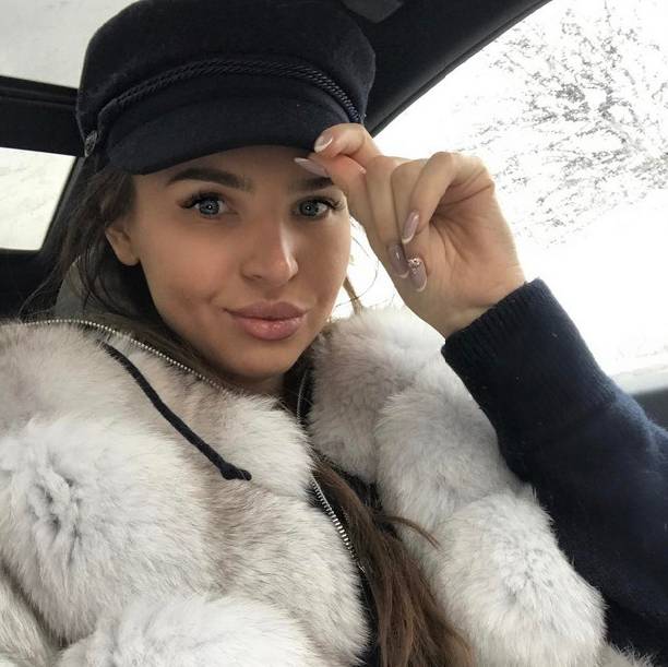 Элла Суханова осмелилась сесть за руль после операции