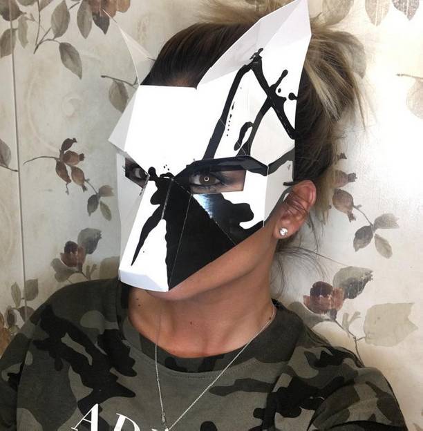 Ксения Бородина напугала снимком в маске
